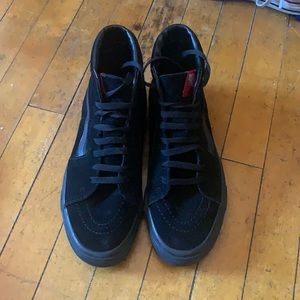 Black Sk8 Hi Vans